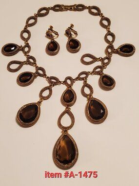 1 Gold Necklace with matching Earrings set, item #1475, wt. 122 grams.